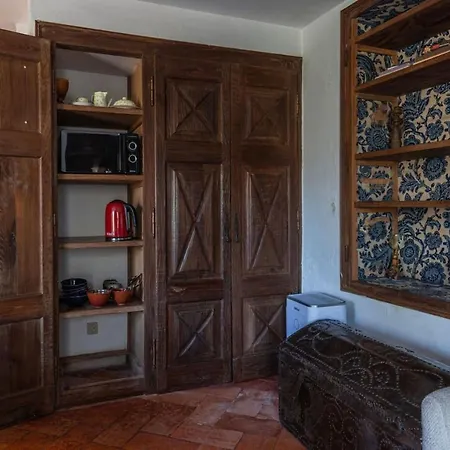 Available 6 * Sintra